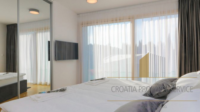 Luksuzna villa na top lokaciji 140 m od plaže u Supetru na otoku Braču!