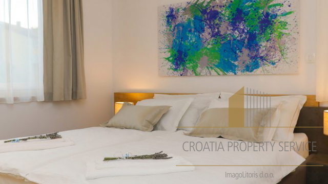 Luksuzna villa na top lokaciji 140 m od plaže u Supetru na otoku Braču!