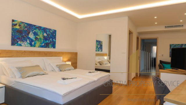 Luksuzna villa na top lokaciji 140 m od plaže u Supetru na otoku Braču!