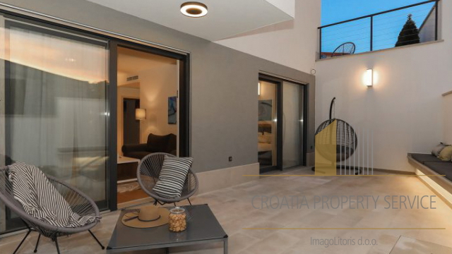 Luksuzna villa na top lokaciji 140 m od plaže u Supetru na otoku Braču!