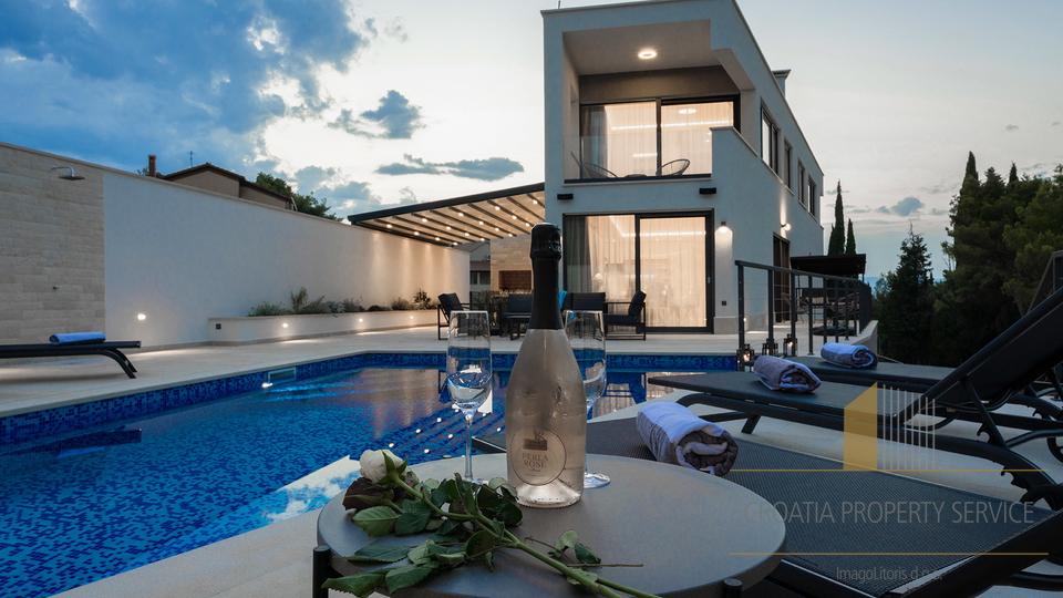 Luksuzna villa na top lokaciji 140 m od plaže u Supetru na otoku Braču!