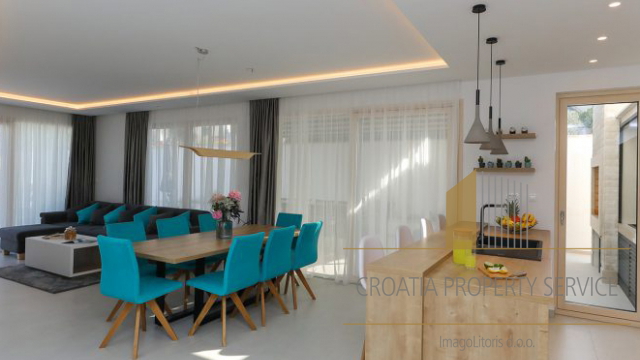 Luksuzna villa na top lokaciji 140 m od plaže u Supetru na otoku Braču!