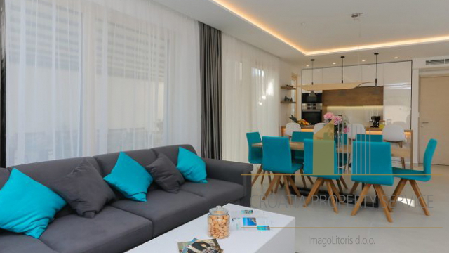 Luksuzna villa na top lokaciji 140 m od plaže u Supetru na otoku Braču!