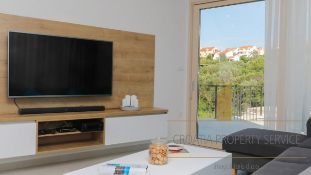 Luksuzna villa na top lokaciji 140 m od plaže u Supetru na otoku Braču!