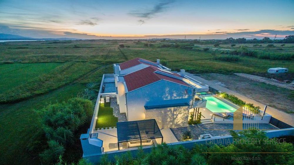 Fantastic modern villa with SPA oasis, jacuzzi and pool near Zadar!