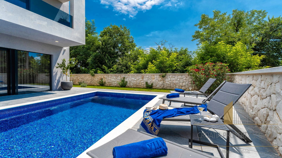 Modern villa with pool under construction 300 m from the sea in Privlaka!