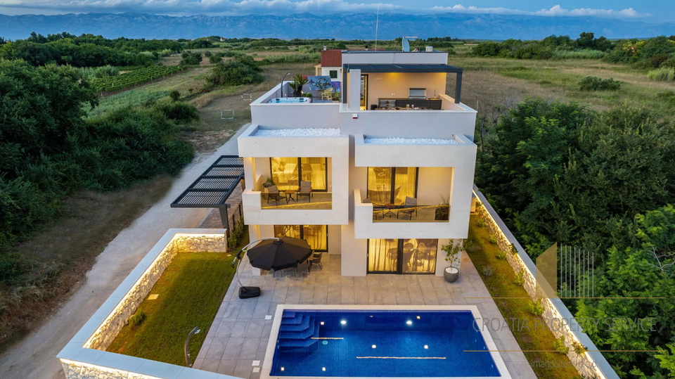 Modern villa with pool under construction 300 m from the sea in Privlaka!