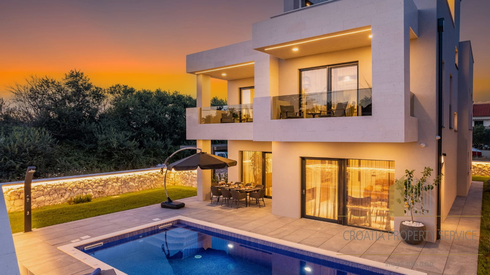 Modern villa with pool under construction 300 m from the sea in Privlaka!