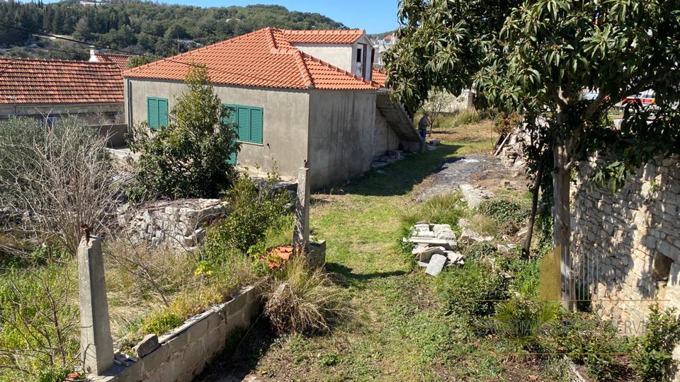 2 hiši za prenovo s čudovitim panoramskim razgledom na morje - otok Brač!