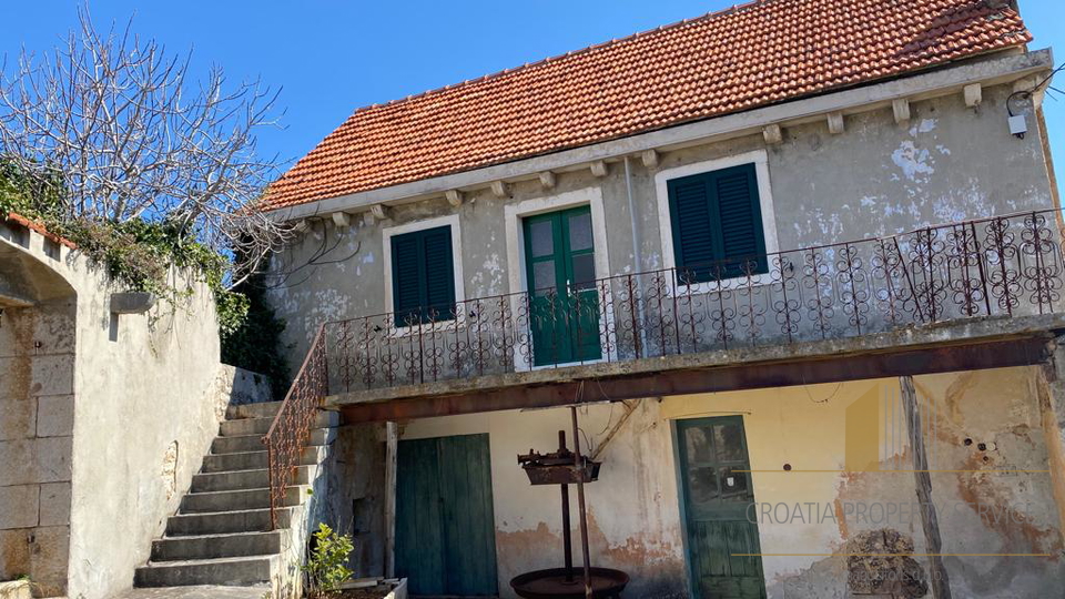 2 hiši za prenovo s čudovitim panoramskim razgledom na morje - otok Brač!