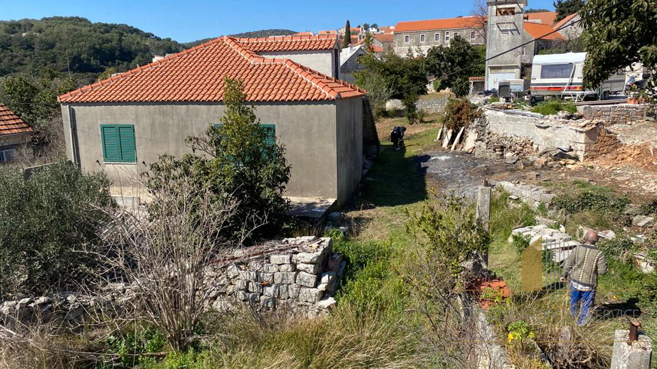 2 hiši za prenovo s čudovitim panoramskim razgledom na morje - otok Brač!