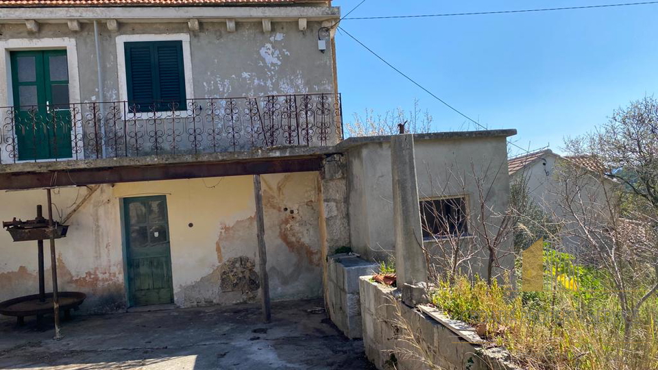 2 hiši za prenovo s čudovitim panoramskim razgledom na morje - otok Brač!