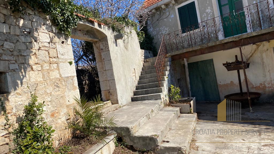 2 hiši za prenovo s čudovitim panoramskim razgledom na morje - otok Brač!