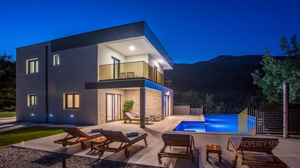 Luxury villa with pool and sauna near Omis!