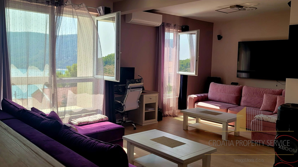 Luxury villa with a beautiful sea view in the vicinity of Trogir!