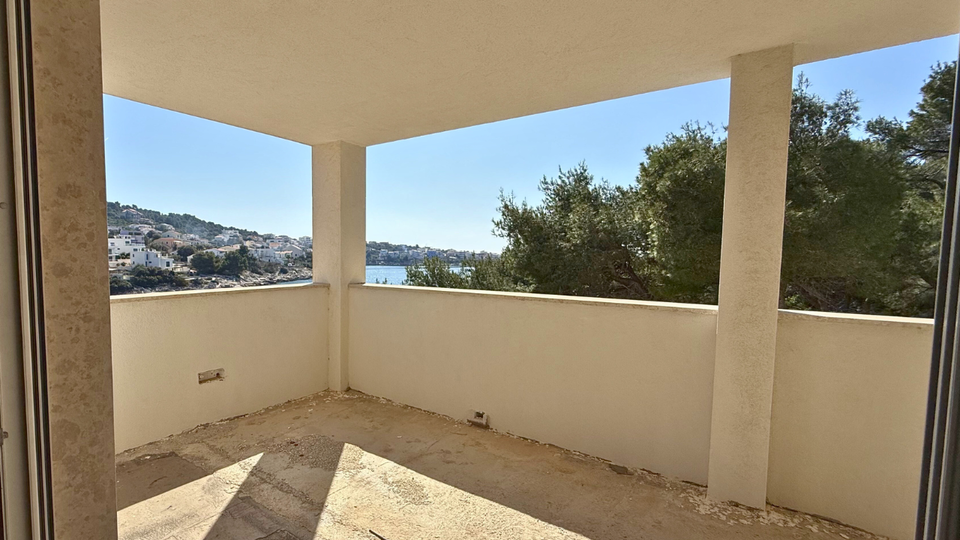 HOT PONUDA &ndash; PRVI RED DO MORA &vert; ROGOZNICA