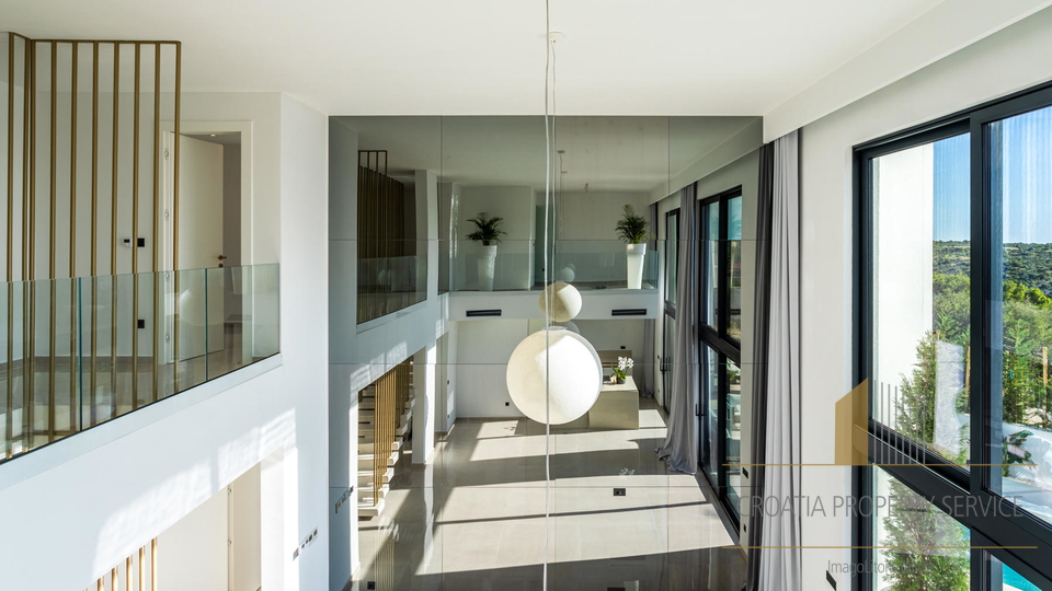 Spektakularna vila z odprtim pogledom na morje na ekskluzivni lokaciji v Primoštenu!