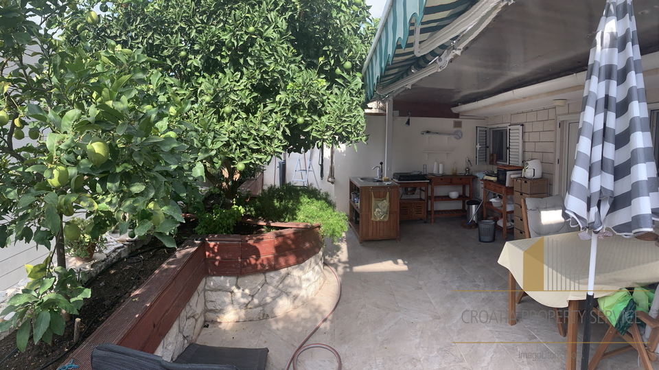 Insel Čiovo – Haus 30 m vom Meer mit Terrasse, Garten und Grill!