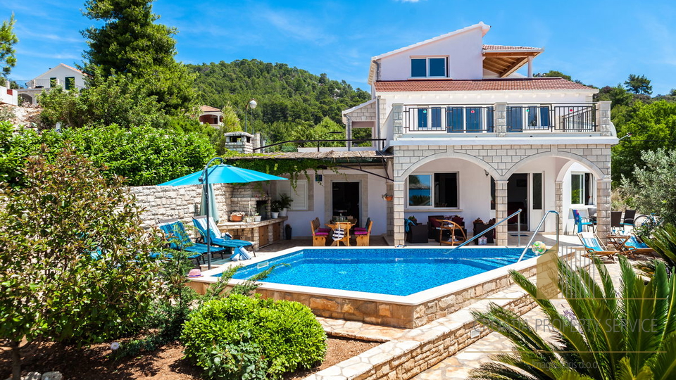 Šarmantna vila s bazenom prvi red do mora na otoku Korčuli!