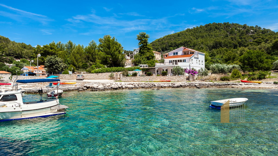Šarmantna vila s bazenom prvi red do mora na otoku Korčuli!