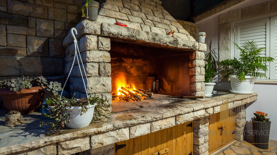 Šarmantna vila s bazenom prvi red do mora na otoku Korčuli!