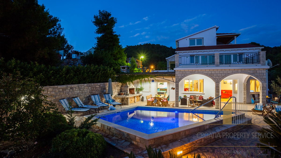 Šarmantna vila s bazenom prvi red do mora na otoku Korčuli!