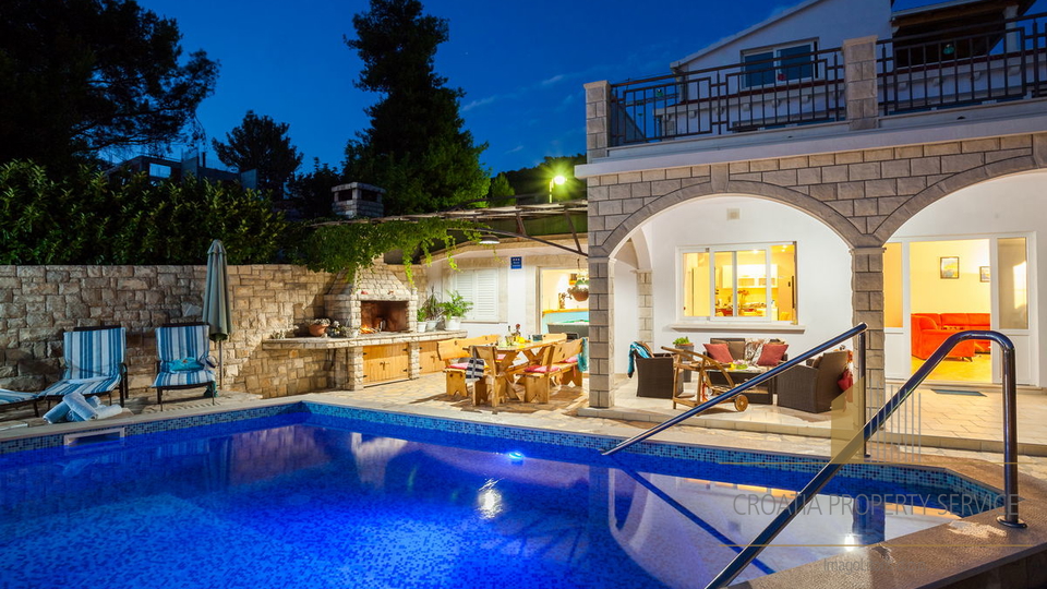 Šarmantna vila s bazenom prvi red do mora na otoku Korčuli!