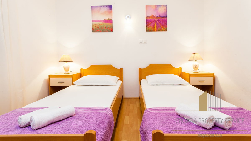 Šarmantna vila s bazenom prvi red do mora na otoku Korčuli!