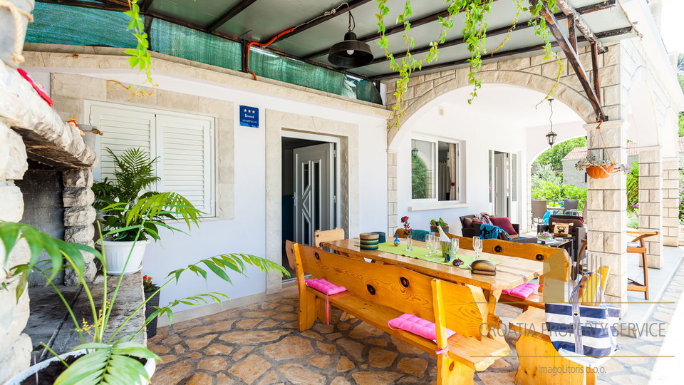 Šarmantna vila s bazenom prvi red do mora na otoku Korčuli!