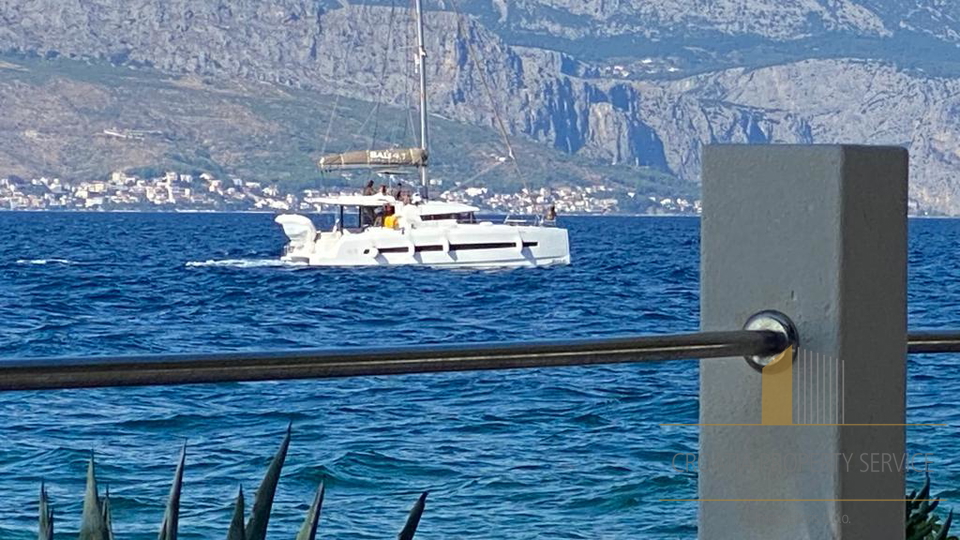 Wunderschönes Haus an fantastischer Lage, erste Meereslinie auf der Insel Brač!