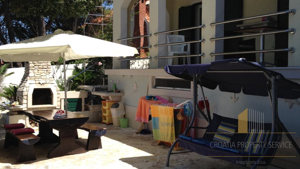 Wunderschönes Haus an fantastischer Lage, erste Meereslinie auf der Insel Brač!