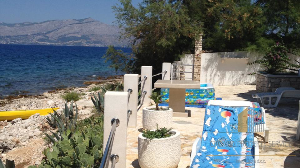 Wunderschönes Haus an fantastischer Lage, erste Meereslinie auf der Insel Brač!