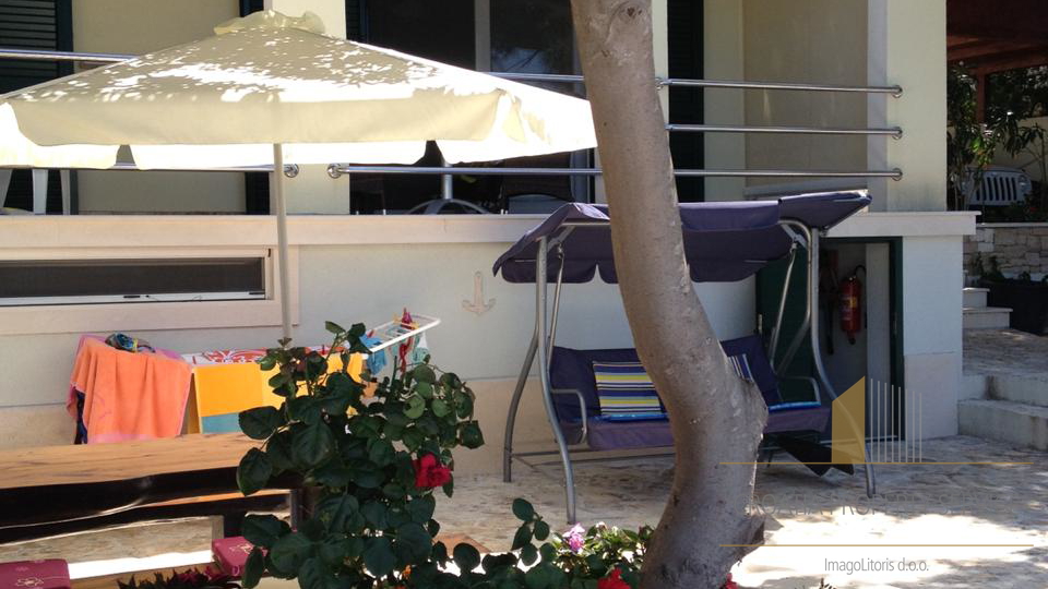 Wunderschönes Haus an fantastischer Lage, erste Meereslinie auf der Insel Brač!