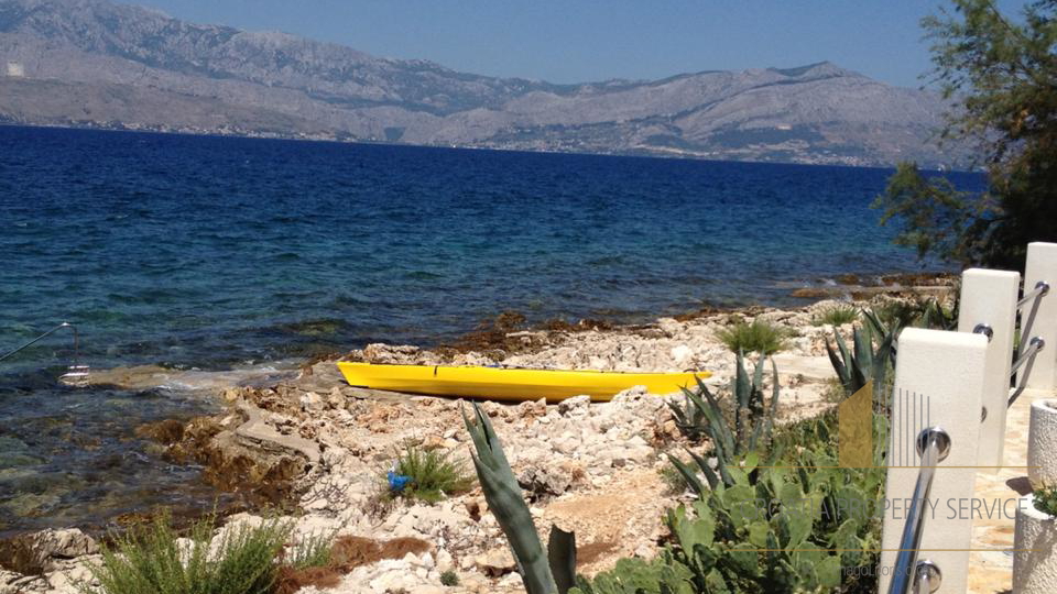 Wunderschönes Haus an fantastischer Lage, erste Meereslinie auf der Insel Brač!