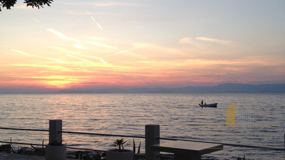 Wunderschönes Haus an fantastischer Lage, erste Meereslinie auf der Insel Brač!