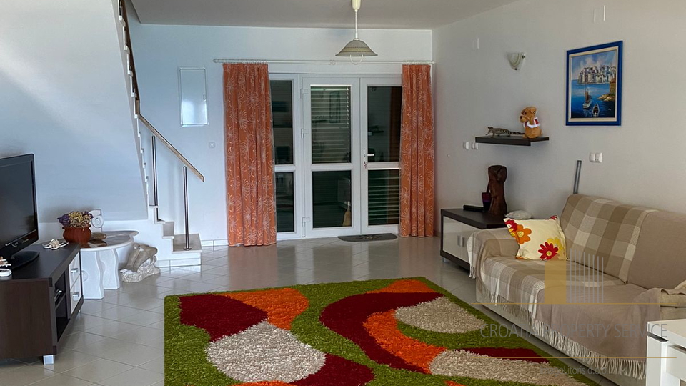 Wunderschönes Haus an fantastischer Lage, erste Meereslinie auf der Insel Brač!