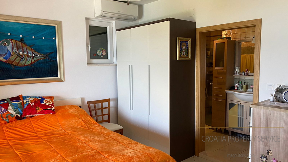 Wunderschönes Haus an fantastischer Lage, erste Meereslinie auf der Insel Brač!