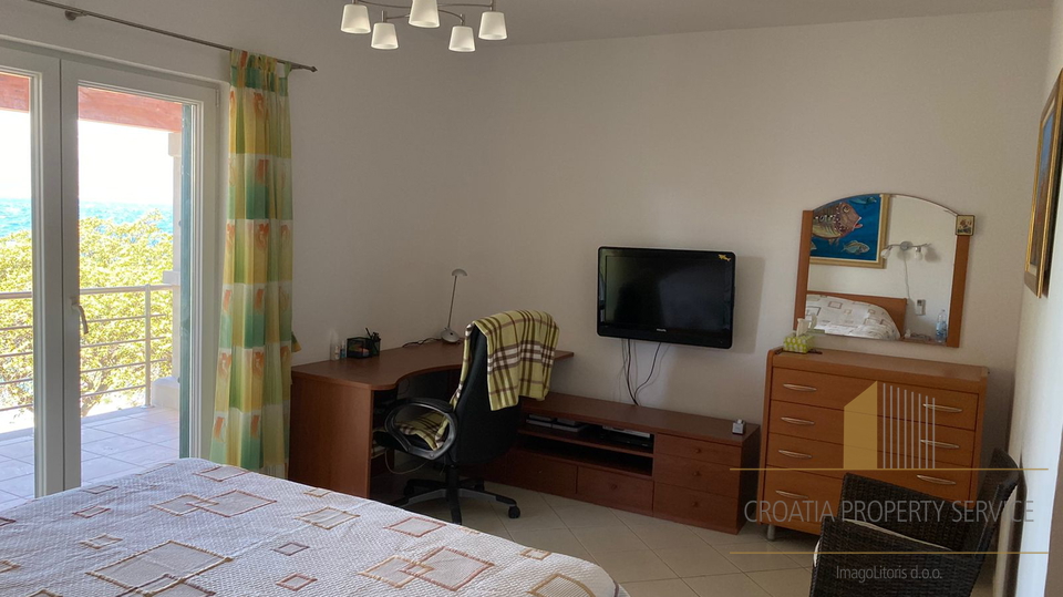 Wunderschönes Haus an fantastischer Lage, erste Meereslinie auf der Insel Brač!
