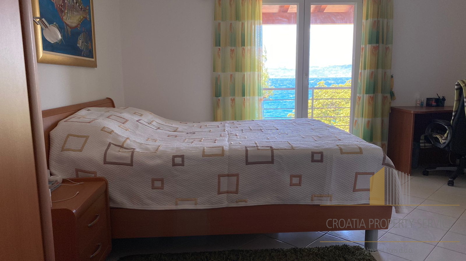 Wunderschönes Haus an fantastischer Lage, erste Meereslinie auf der Insel Brač!