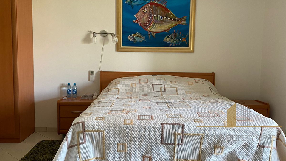 Wunderschönes Haus an fantastischer Lage, erste Meereslinie auf der Insel Brač!
