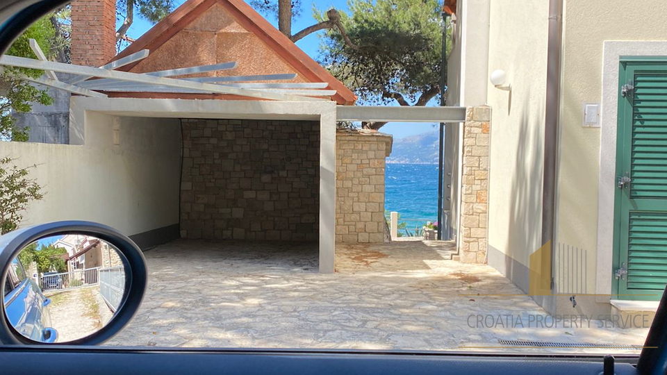 Wunderschönes Haus an fantastischer Lage, erste Meereslinie auf der Insel Brač!