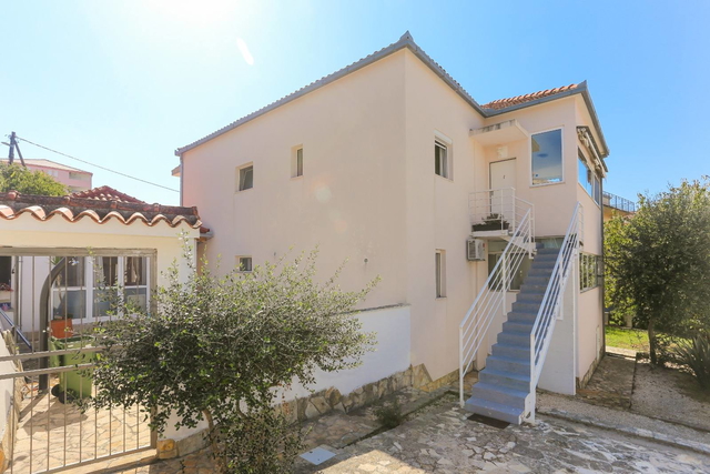House in an excellent location 120 m from the beach on the island of Čiovo near Trogir!