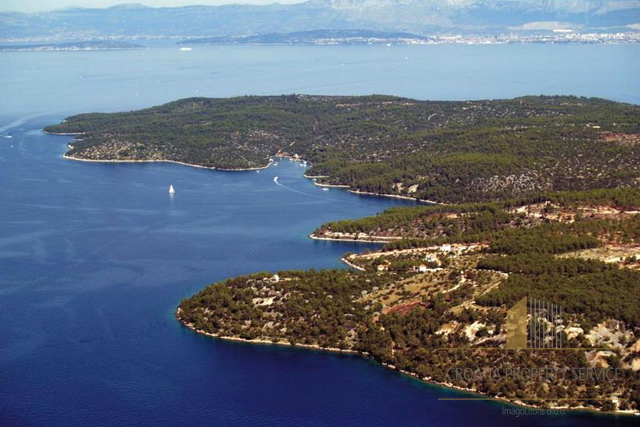 Agricultural land 150 m from the sea with a conceptual project for rural tourism on the island of Brač!