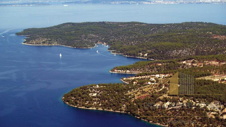 Ackerland 150 m vom Meer entfernt mit einem Konzept für ländlichen Tourismus auf der Insel Brac!