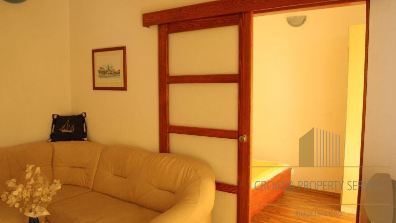 Apartmajska hiša na atraktivni lokaciji prva vrsta do morja - Dugi rat, Jesenice!