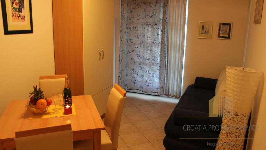 Apartmajska hiša na atraktivni lokaciji prva vrsta do morja - Dugi rat, Jesenice!