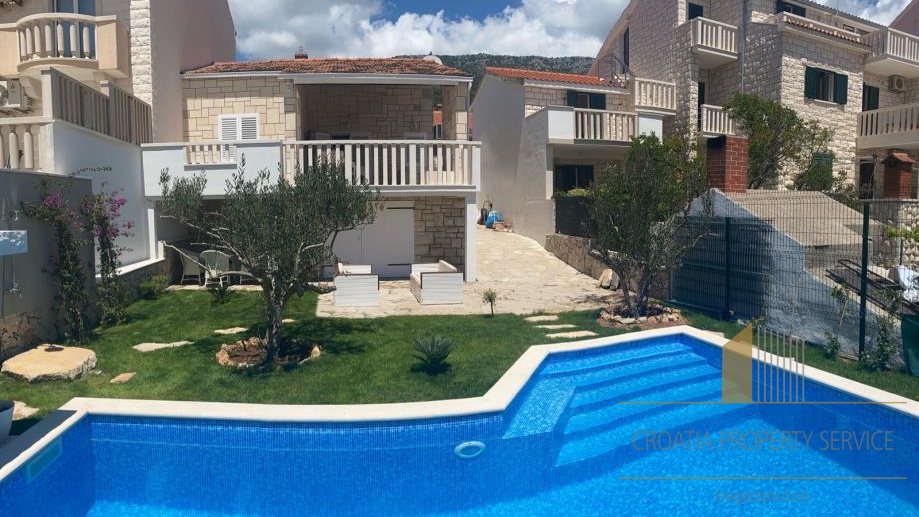 Wunderschönes Steinhaus mit Meerblick in Bol auf der Insel Brač!