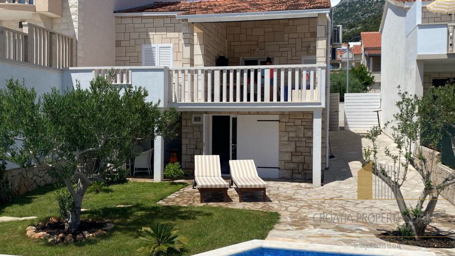 Wunderschönes Steinhaus mit Meerblick in Bol auf der Insel Brač!