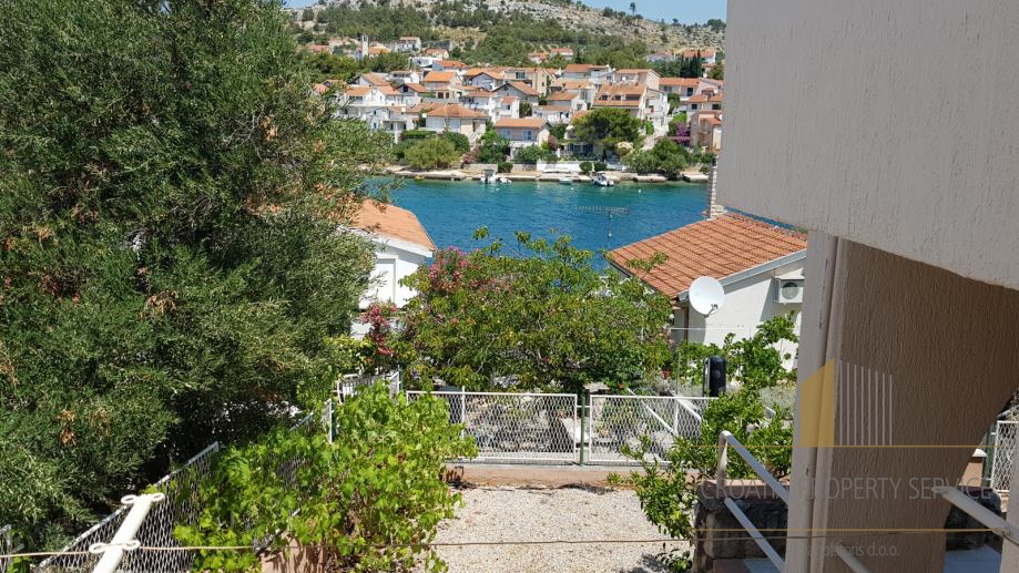 House in a great location overlooking the sea near Sibenik!