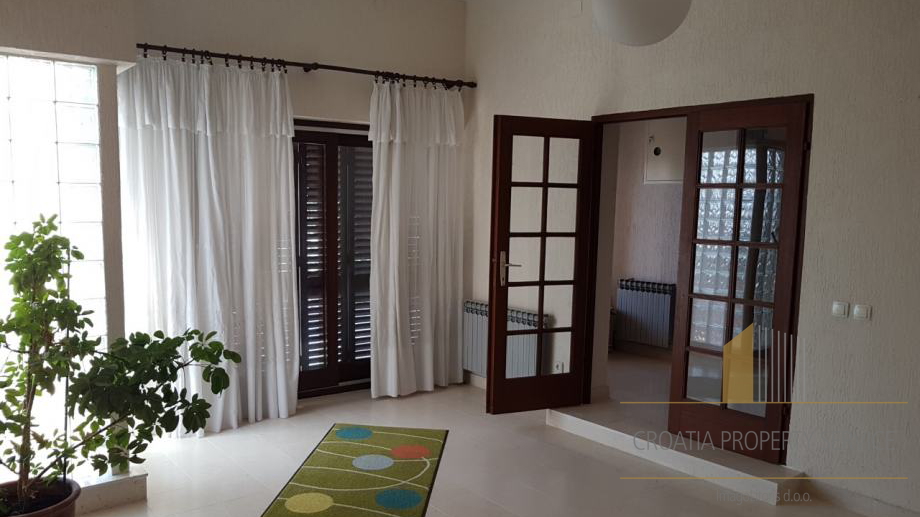House in a great location overlooking the sea near Sibenik!